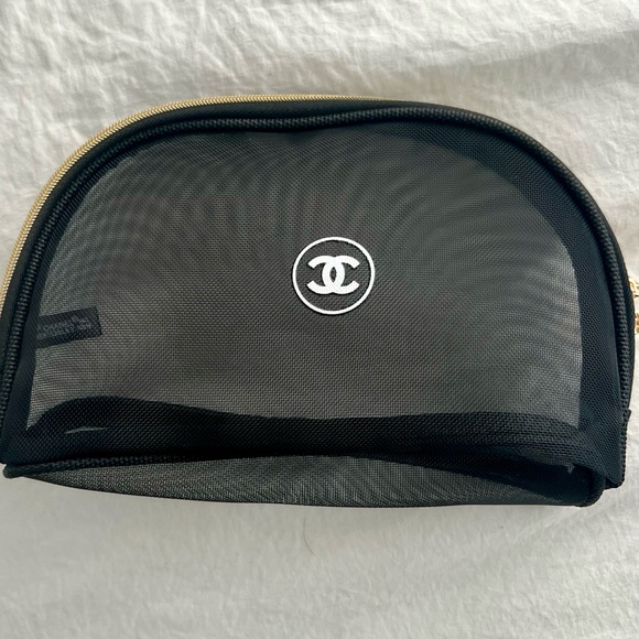 👑✅PRICE FIRM✅Black Chanel Mesh Cosmetic Case - Picture 5 of 11